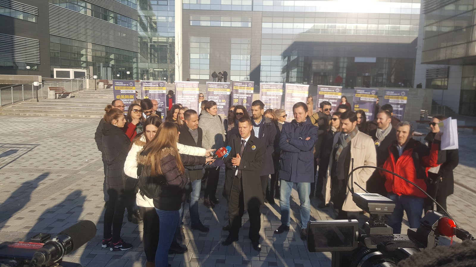 Performancë e IKD-së dhe koalicionit të OJQ-ve tek Pallati i Drejtësisë:“Dështimet në luftimin e korrupsionit”