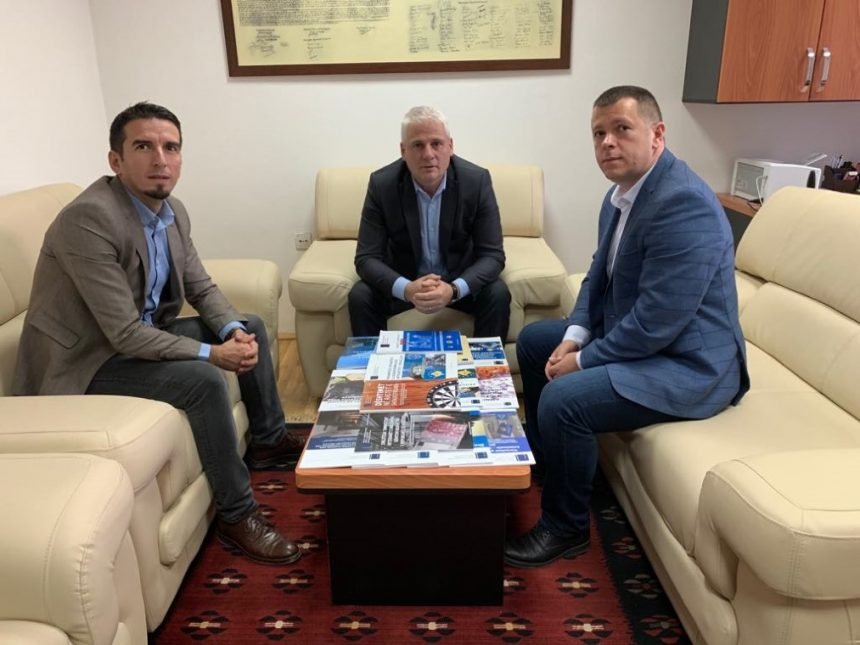 Përfaqësuesit e IKD-së avokojnë për zbatimin e rekomandimeve tek Drejtori i Agjencisë Kundër Korrupsionit