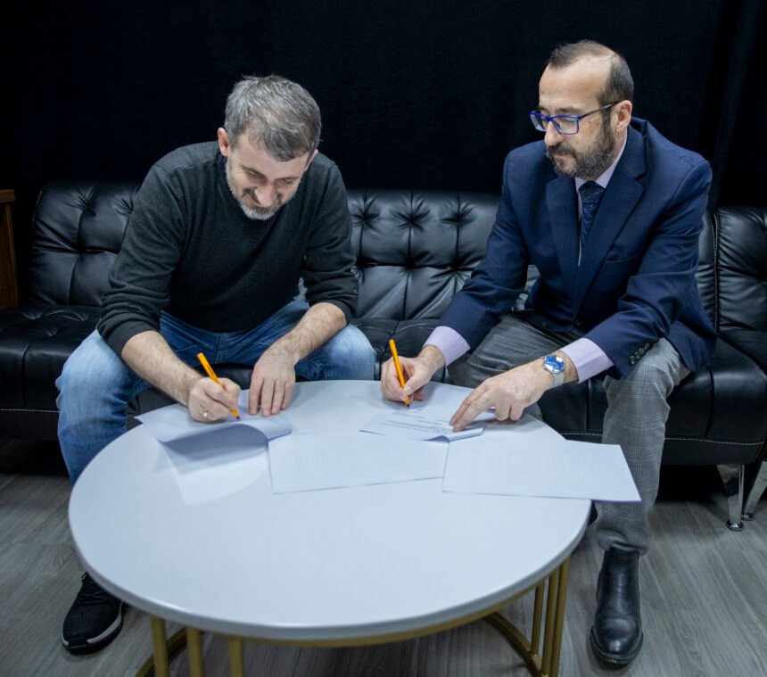 Instituti i Kosovës për Drejtësi dhe Qendra për Zhvillimin e Grupeve Shoqërore lidhin marrëveshje bashkëpunimi